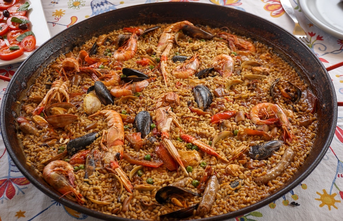 Explorer l’accord parfait : Un guide pour choisir le meilleur vin pour la paella