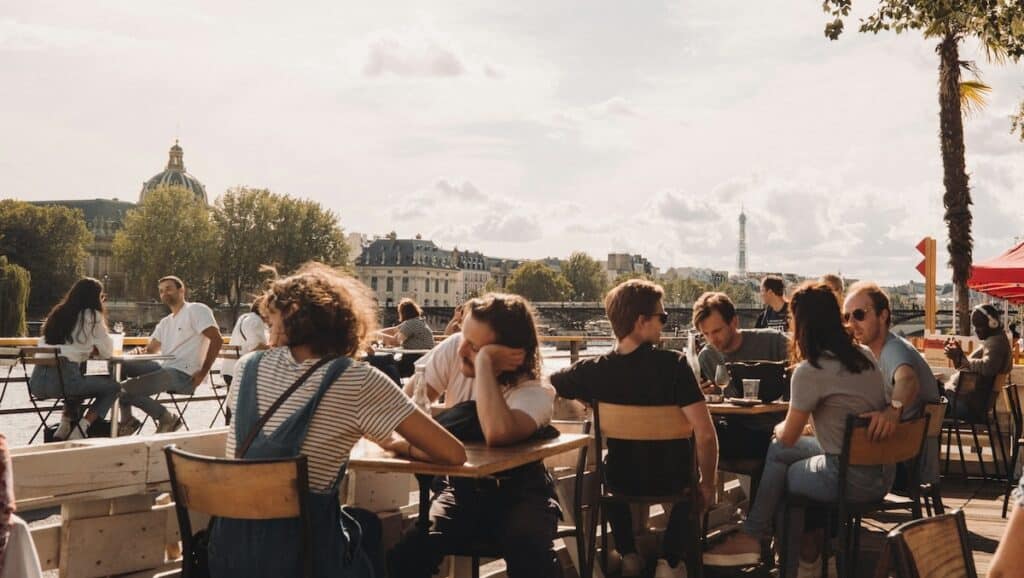 Bar en terrasse à Paris