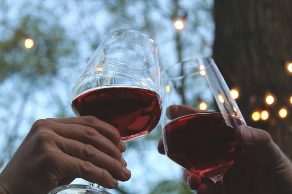 Verres qui trinquent